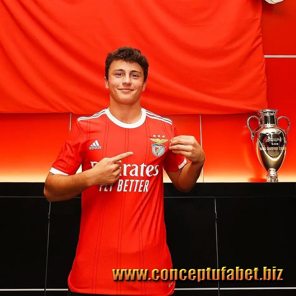 Manchester United Menargetkan Wonderkid Benfica Joao Neves