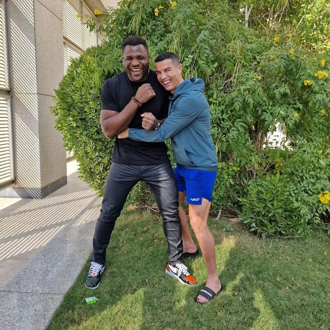 Francis Ngannou,Cristiano Ronaldo dan Jam Tangan